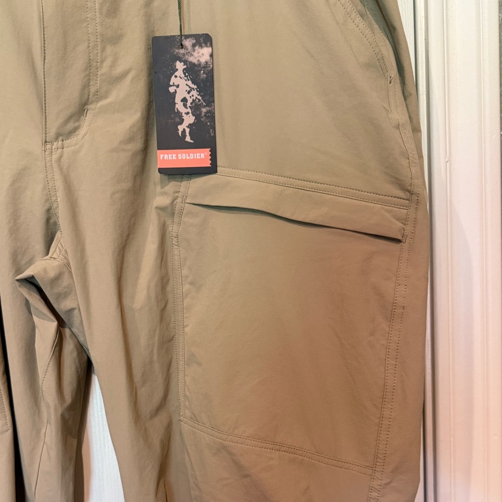 NWT FREE SOLDIER Men’s Tactical Cargo Hiking Waterproof Pants Size 42W/32L - Picture 4 of 16